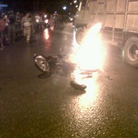 Satu Motor Aremania di Legundi Dibakar, Polisi Lepas Tembakan