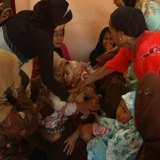 Pemakaman Suporter Beratribut Bonek Diwarnai Tangis Histeris