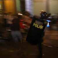 Seratusan Orang Sweeping Aremania di Dekat Mapolda Jatim