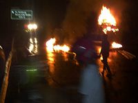 Polisi Bubarkan Massa Anti Aremania