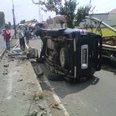 Ban Meletus, Kijang Terguling Tabrak PJU