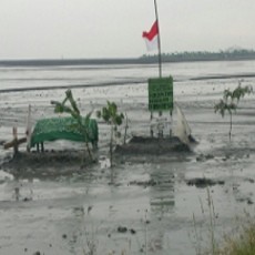 Warga Korban Lapindo Buat Makam ARB dan ADS di Atas Lumpur