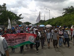 Sekitar 400 Buruh Demo di KBN Tuntut Upah Rp 2,3 Juta