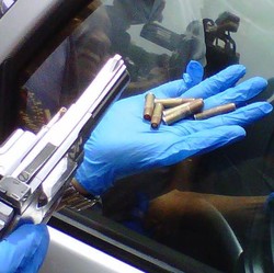 Mobil Anak Buah Hercules Digeledah, Polisi Temukan Pistol dan Samurai