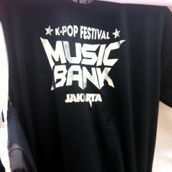Berburu Aneka Merchandise Idola KPop di Music Bank Jakarta