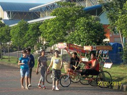 Asyiknya Bermain dan Berburu Buah Segar di Pasar Puspa Agro