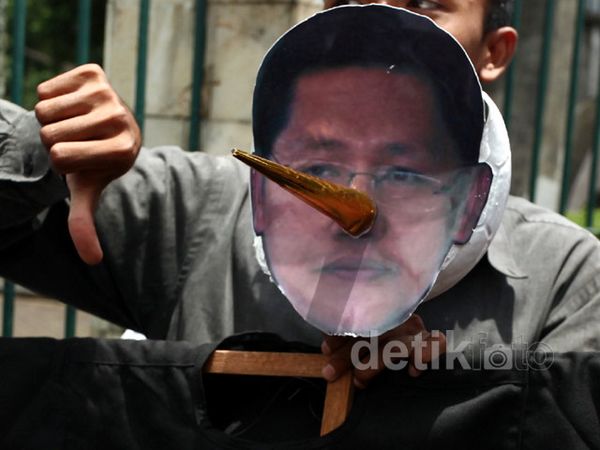 Boneka Anas Diserahkan ke Bonbin Ragunan