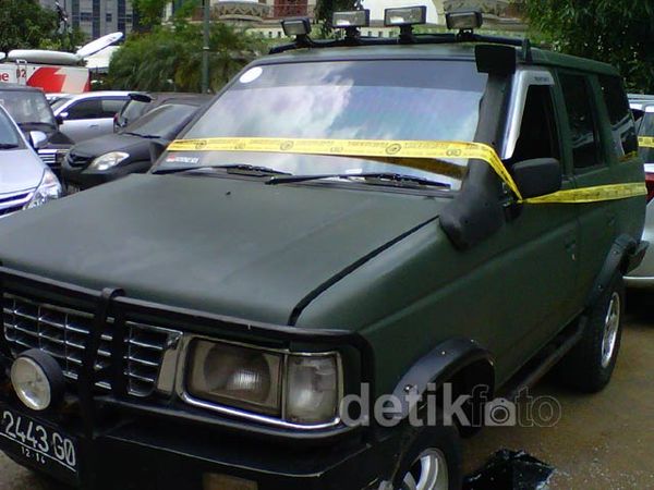 Polisi Geledah Mobil Anak Buah Hercules