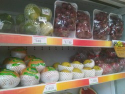 Buah Impor Asal China Mendominasi di Supermarket