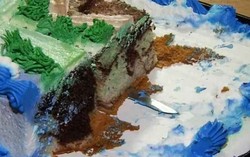 Ada Pisau Tertinggal di Dalam Kue Ultah Balita Ini!