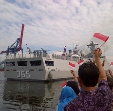 Keluarga Prajurit Bangga Lepas KRI Diponegoro 365 ke Lebanon