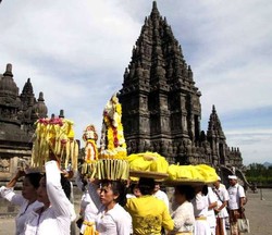 Ribuan Umat Hindu DIY & Jawa Tengah Ikuti Tawur Agung di Prambanan