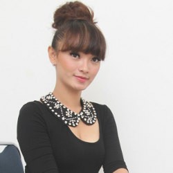 Bagian Perut & Paha Jadi Perhatian Utama Zaskia Gotik