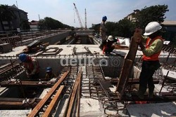 Jokowi Tinjau Proyek Tol yang Bakal Melintasi Makam Mbah Priok Jakarta