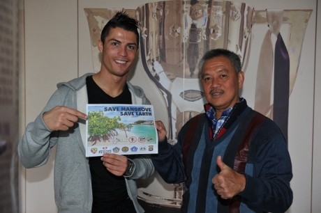 Cristiano Ronaldo Jadi Duta Pelestarian Mangrove di Indonesia Cristiano Ronaldo Jadi Duta Pelestarian Mangrove di Indonesia