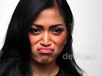 Jessica Iskandar Cemberut