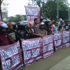 Massa Demo DPRD Jabar Tuntut Pembentukan Pansus BJB