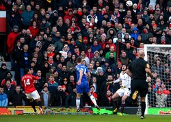 Javier Hernadez membuka keunggulan untuk Manchester United di menit ke-5. AFP/Andrew Yates.