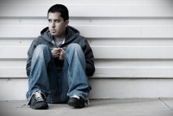 Studi: Mengejar Kebahagiaan Hanya akan Bikin Kesepian 