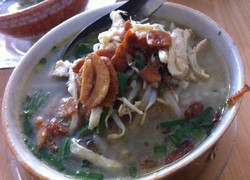 Ayo, Jajan Soto Kudus Racikan Mbak Lin!