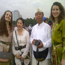 Pawai Ogoh-ogoh Menarik Perhatian Turis Asal Ukraina