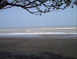 3 Pantai di Tegal untuk Piknik Bersama Keluarga