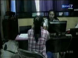 Guru Cabuli Siswi SMU di Lab Sekolah