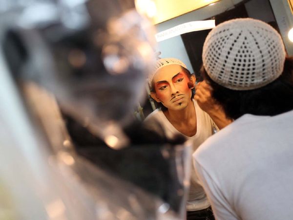 Melihat Back Stage Pementasan Sampek Engtay
