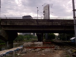 Papan Iklan Latuharhary Masih Berdiri, Jokowi: Oh Ya? Nanti Saya Cek