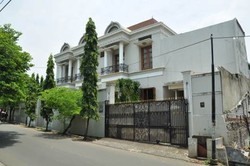 Polisi Uji Labfor Bom di Depan Rumah Kapolda Kalteng di Cipete