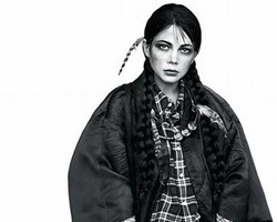 Sampul Majalah Michelle Williams Tampil ala Suku Indian Jadi Kontroversi