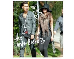 Putus dari Justin Bieber, Selena Gomez Kencan dengan Pria Misterius?