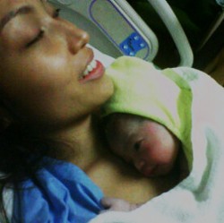 Ayu Dewi Sengaja Rahasiakan Nama Putrinya