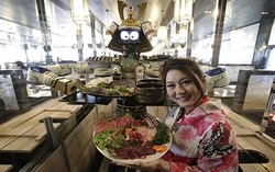 Robot Bergaya Samurai di Resto Ini Bisa Mengantar Makanan dan Berjoget