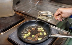 Resep Menggunakan Bahan Beralkohol? Ganti Saja dengan Bahan Ini!