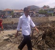 Showroom & Ruko di Bantaran Kali Pakin Jakut Berhasil Digusur Jokowi