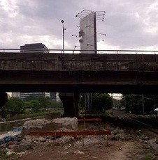 Dinas P2B Bisa Robohkan Papan Iklan di Latuharhary