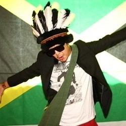 HaHa Hias Kamar Tidur dengan Nuansa Reggae