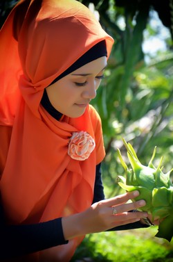 Girl & Dragon Fruit