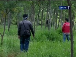 Siswi SMK Digilir 13 Pemuda Misterius