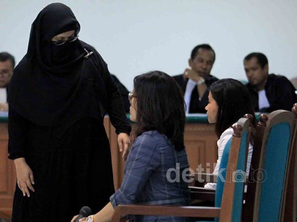 Yulianis Cs Beberkan Korupsi Proyek UNJ