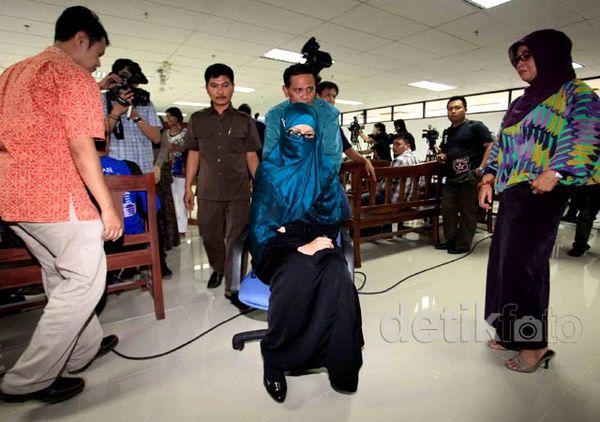 Hadapi Vonis, Neneng Sakit Maag dan Diare