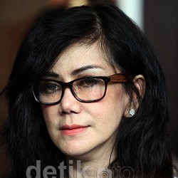 Amy Qanita Cemberut Pendukung Raffi Ahmad Tak Bisa Masuk Ruang Sidang