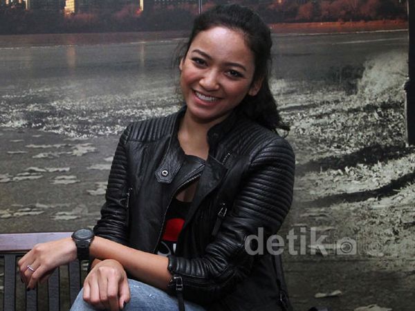 Agni Pratistha, Si Gadis Penyayang