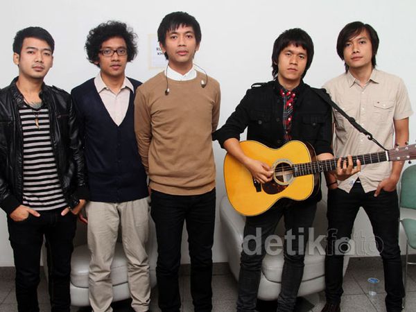 Ultah ke-10, dMasiv Ingin Berbagi Kebahagiaan