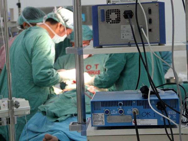 Alat-alat Kesehatan Operasi untuk RS Unhas