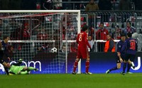 Olivier Giroud membobol gawang Bayern Munich di menit ke-3. Reuters/Michael Dalder