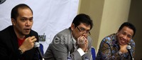 Masih menurut para nara sumber, sepakbola seakan-akan dirampok dari masyarakat karena kepentingan dari orang-orang yang tidak bertanggung jawab.
