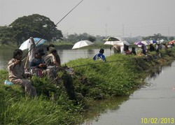 Akhir Pekan Seru Saatnya Memancing Ikan Di Desa Cerme Gresik