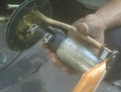 Membersihkan Filter Bensin Karimun Kotak